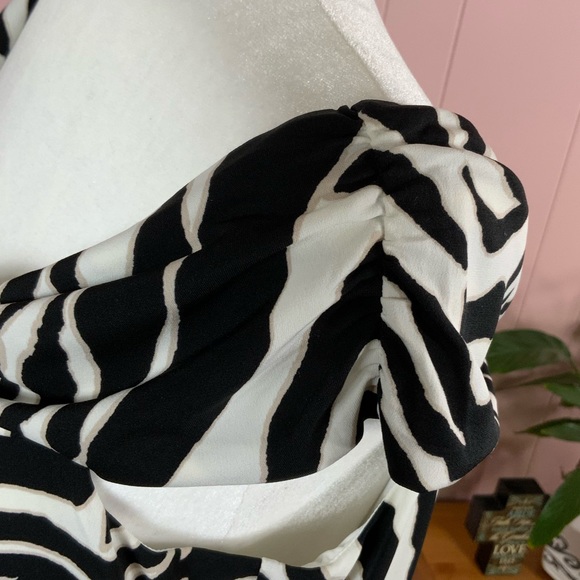 WHBM OFF THE SHOULDER ZEBRA KNIT TOP XS,S,M,L - Picture 5 of 6